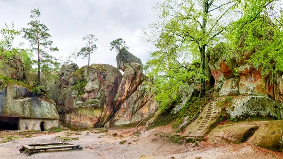 Rocile Dovbush, structurile misterioase ascunse adânc în pădurile Ucrainei