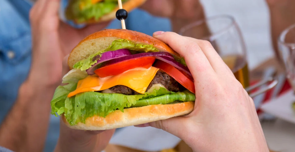 Câți burgeri ar trebui să mâncăm pe săptămână dacă vrem să salvăm planeta de la schimbările climatice?