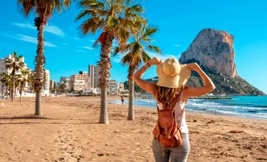 Nudiștii de pe plajele din Spania nu mai vor să vadă turiști în costume de baie