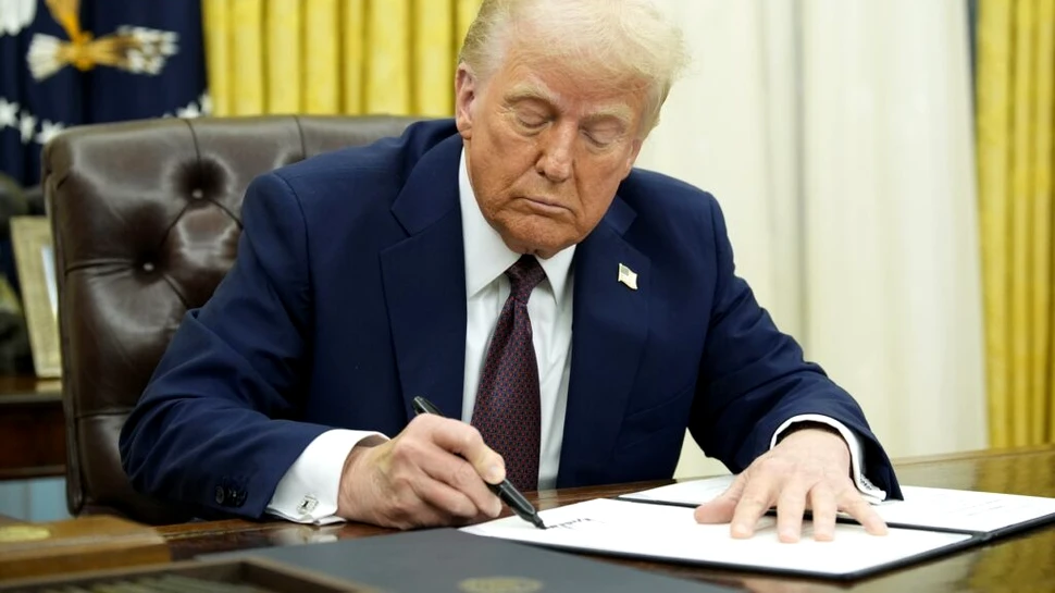 Peste 1 milion de migranți ajunși legal în SUA riscă să fie deportați