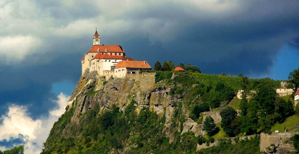 Românii indignați de omorârea ursului Arthur au scăzut ratingul castelului Riegersburg, deținut de familia prințului austriac