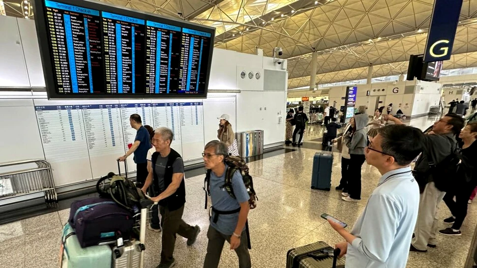 Un senator american, prins cu pistolul în servietă pe Aeroportul Internațional din Hong Kong