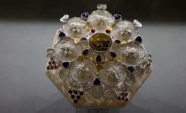 Galerie Foto – O bijuterie inspirată după colierul Reginei Maria a fost expusă la muzeul din Alba Iulia