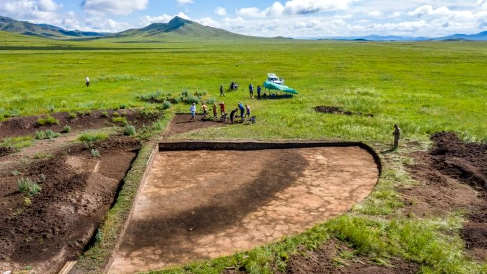 Rămășițele unei femei împodobite cu bijuterii rare, descoperite în „Valea Regilor din Siberia”