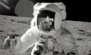 Descoperirea UIMITOARE de pe costumele astronauţilor care au zburat pe Lună în misiunea Apollo 12. ”Am râs atât de tare încât oamenii ne-au acuzat că am fi fost beţi”