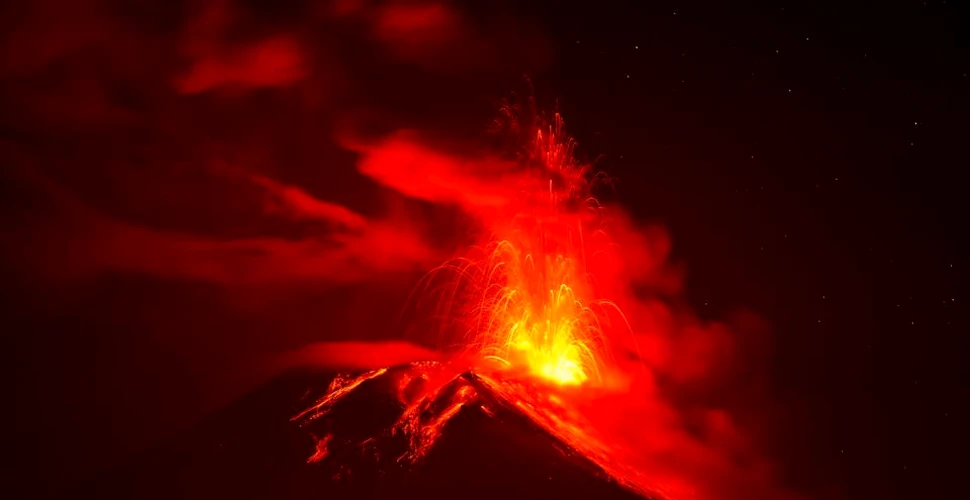 Erupţiile vulcanice vaste de acum 200 de milioane de ani au avantajat dinozaurii şi au facilitat apariţia mamiferelor