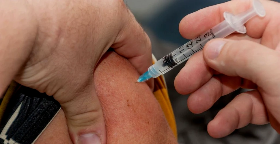 Johnson & Johnson testează vaccinul împotriva COVID-19 pe 60.000 de voluntari. De unde vor fi selectați