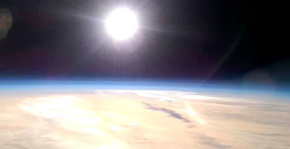 Primele imagini filmate cu un telefon mobil, din stratosferă, la peste 30 km altitudine (VIDEO)