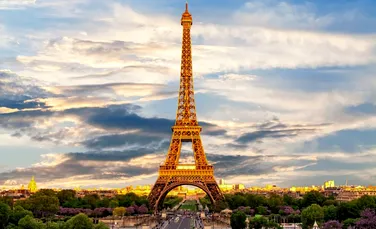 Turnul Eiffel din Paris a ajuns plin de rugină. De ce nu va primi reparațiile necesare prea curând?
