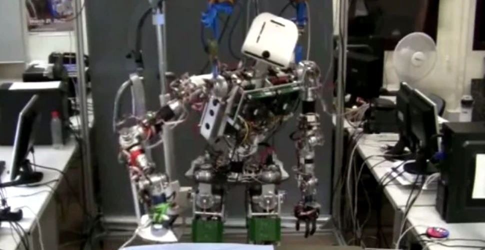 Un robot a învăţat să calce rufe şi o face mai bine ca mulţi oameni