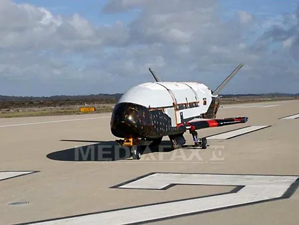 Avionul spaţial misterios X-37B a ajuns pe Terra. Care sunt posibilele misiuni ale navei (Imagine: Mediafax Foto/AFP)