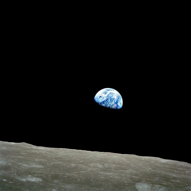 Celebra fotografie „Earthrise” realizată de echipajul misiunii Apollo 8 pe 24 decembrie 1968