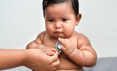 Tot mai mulţi copii se nasc deja obezi. Cum explică specialiştii fenomenul?