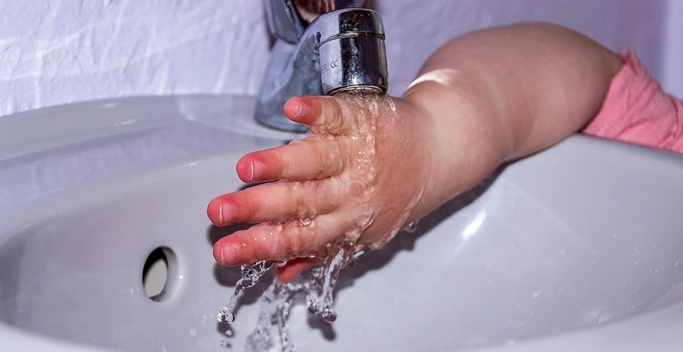 Avertismentul UNICEF: 3 din 10 oameni la nivel global nu își permit să se spele acasă