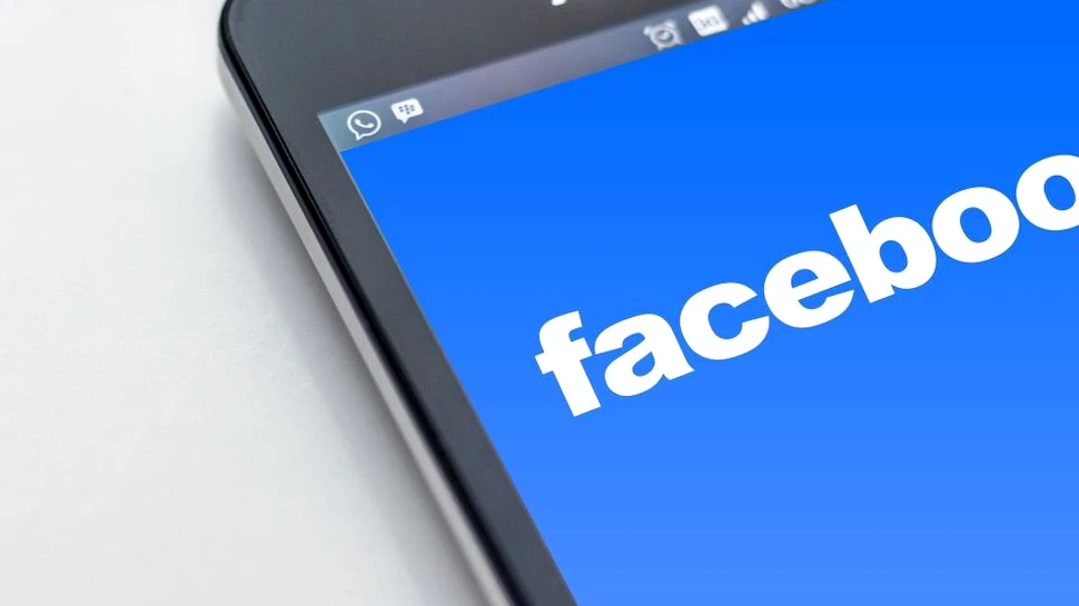 Facebook schimbă numele Instagram şi WhatsApp