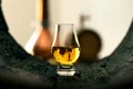 Cum sar distilatorii de whisky peste îmbătrânirea în butoaie de stejar