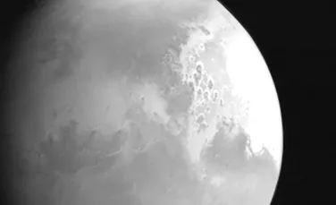 Prima fotografie cu planeta Marte trimisă de sonda spațială Tianwen-1 a Chinei. Astăzi intră în orbita Planetei Roșii