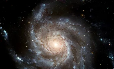 Lumina călătorește prin Univers fără a pierde energie. Dar cum?