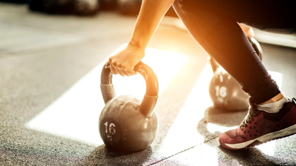 Ar putea fi mișcările rapide și controlate ingredientul secret al fitnessului?