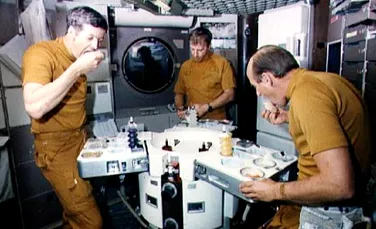 Ce vor mânca astronauţii în călătoria spre Marte?