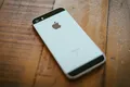 Un smartphone a fost recuperat din apă după o săptămână și încă funcționa