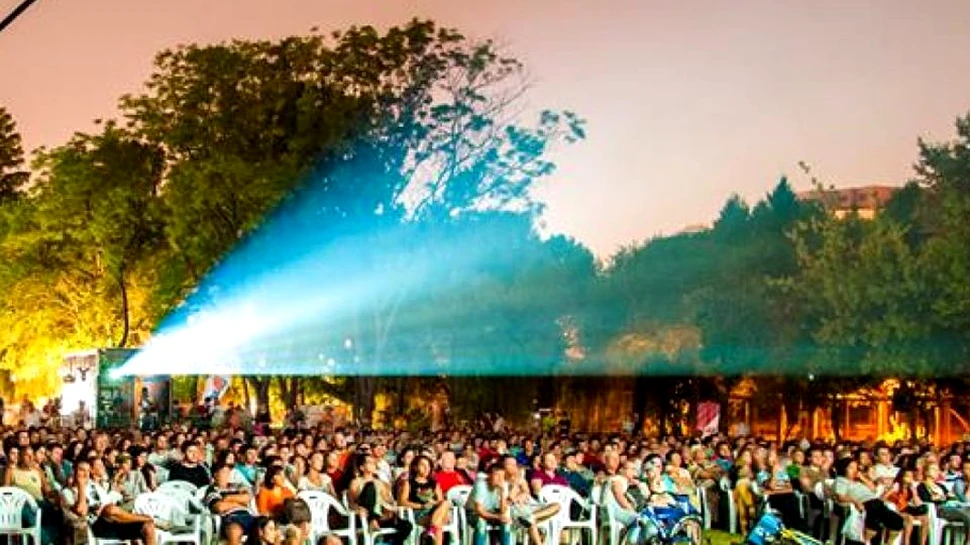 Cinema în aer liber, în Parcul Titan, din 20 august