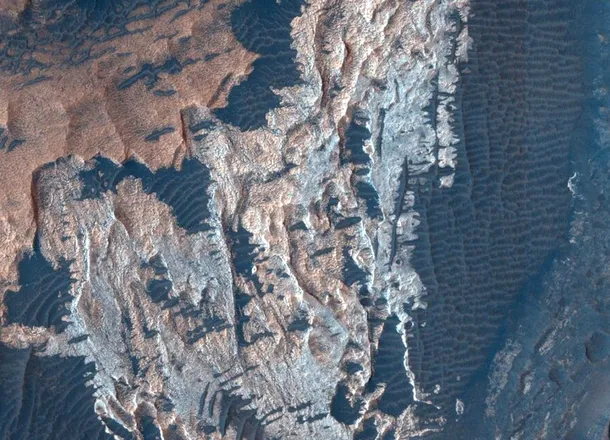 Un mineral nou de pe Marte ar putea rezolva un mister vechi de 20 de ani