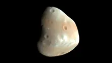 Un singur impact cu un asteroid ar fi remodelat o întreagă lună marțiană