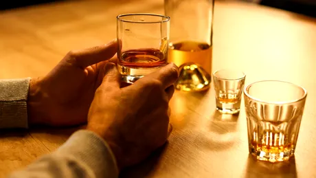 Cercetătorii nu se așteptau! Cât de mult a crescut consumul de alcool și droguri la locul de muncă?