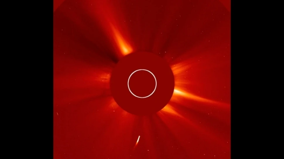 NASA a filmat impactul dintre o cometă şi Soare! (VIDEO)