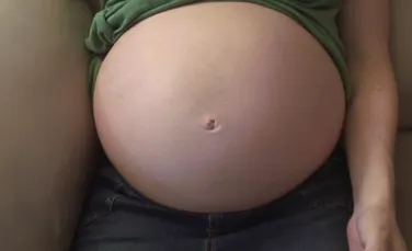 Un clip ce prezintă mişcările bebeluşului în burta mamei face senzaţie pe YouTube (VIDEO)