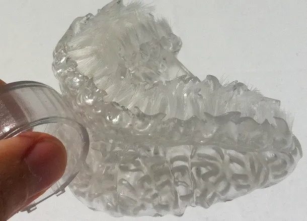 Periuţa de dinţi 3D: arată respingător dar ne curăţă dinţii în doar 6 secunde 