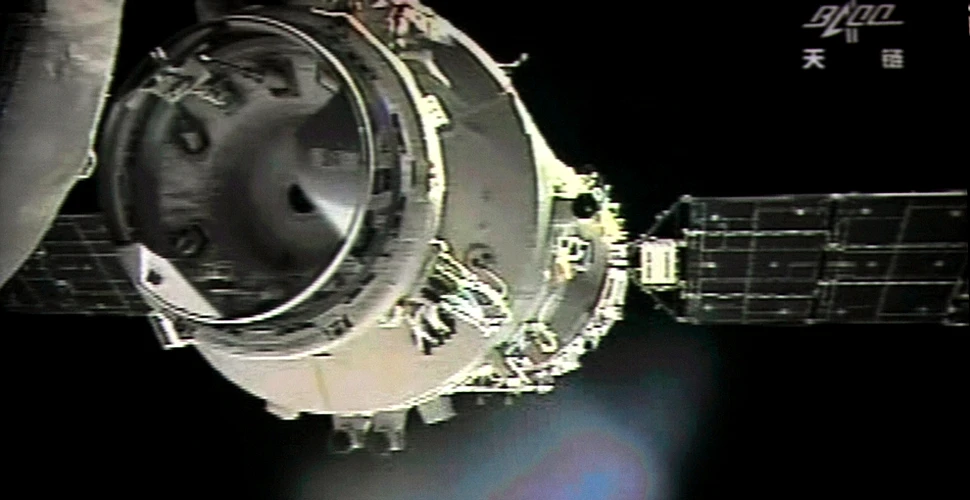 Capsula chinezească Shenzhou X s-a conectat cu laboratorul spaţial Tiangong-1