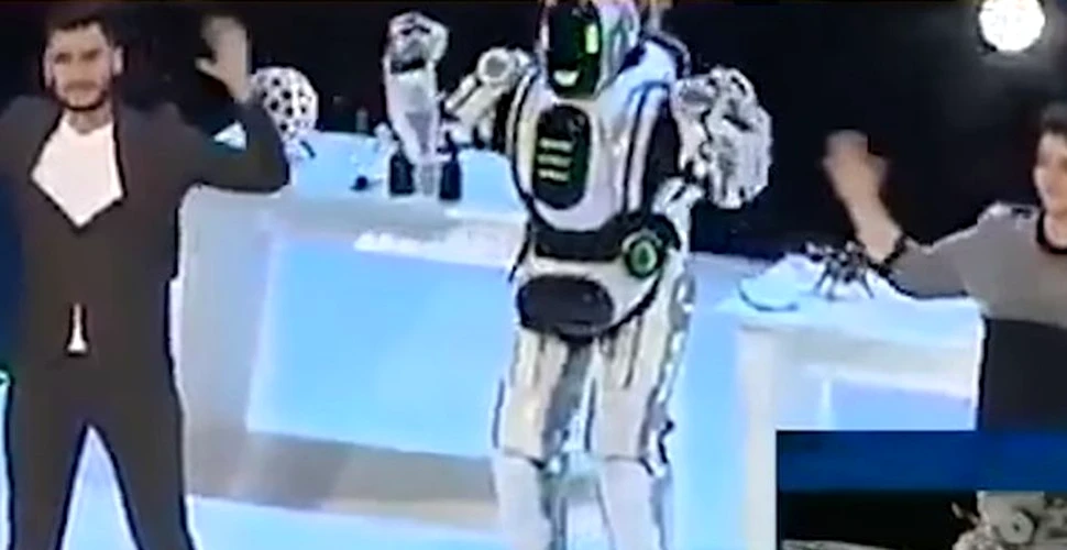 Un actor într-un costum a fost confundat cu un robot autonom