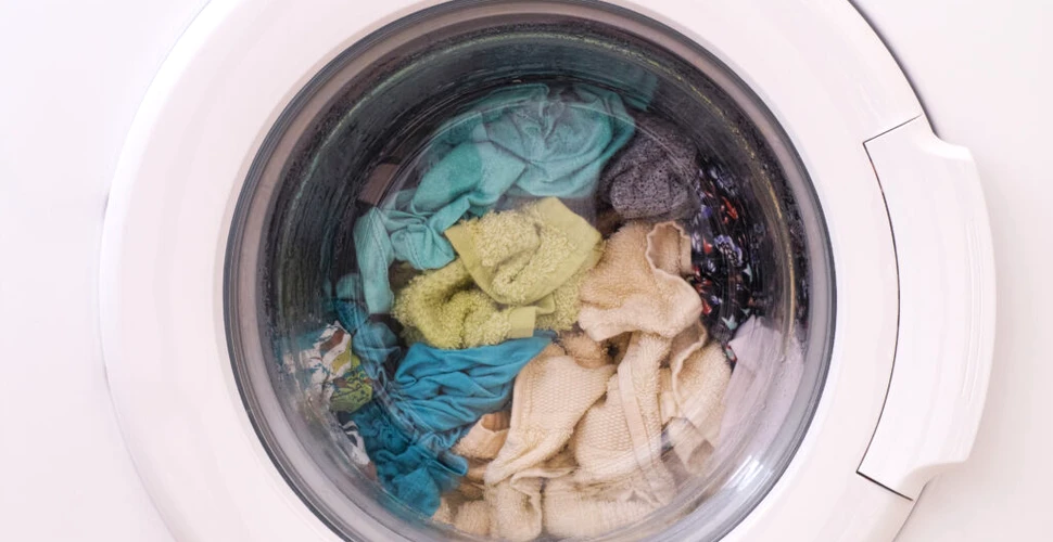 Cei mai mulți oameni își spală hainele greșit. Iată ce spun experții!