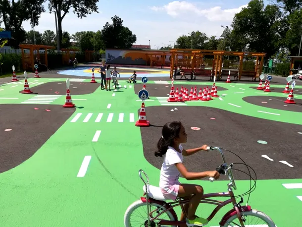 Velo Park, prima staţie inteligentă de biciclete din România