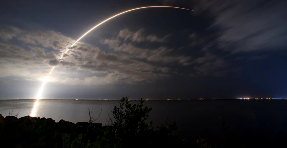 Lansare cu succes pentru noua rachetă Falcon 9 de la SpaceX