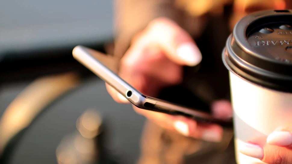 Tehnologia care îţi încarcă telefonul în 20 de minute