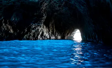 O structură scufundată a fost descoperită în Grota Albastră din Italia