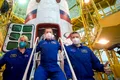 O astronaută americană și doi cosmonauți ruși au stabilit un record către ISS