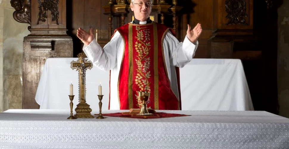De ce şi cum celibatul a devenit obligatoriu pentru preoţii catolici?