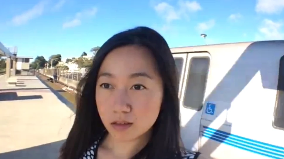 Noua modă pe reţelele de socializare. Cum se face un „selfie gogoaşă”? (VIDEO)