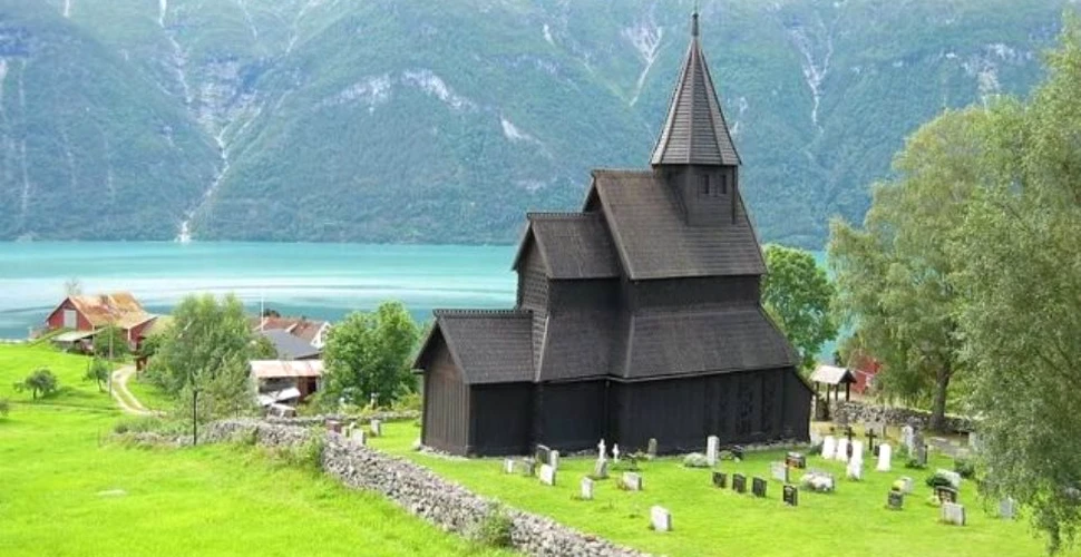 GALERIE FOTO. Povestea uimitoare a bisericilor de lemn din Scandinavia. Nordicii le-au construit pe aceleaşi principii folosite în construirea celebrelor bărci cu care au cucerit lumea