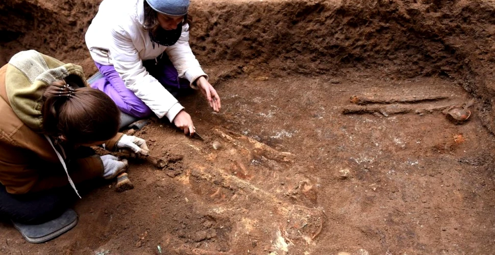 Rămășițele unui războinic foarte înalt, din Uralii Meridionali, descoperite într-un mormânt aparte