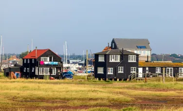 Satul cu 300 de locuitori care a devenit refugiul „idilic” al vedetelor