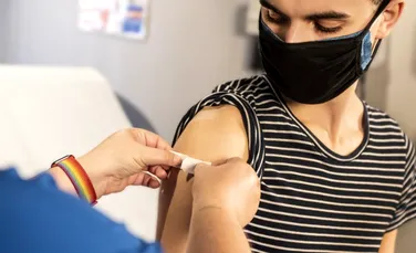 Când se va lua decizia vaccinării cu a treia doză în România? Cresc cazurile de infecție cu varianta Delta