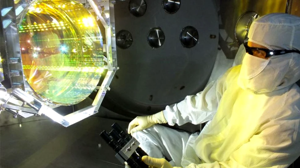 Observatorul de unde gravitaţionale ”LIGO” poate să şi creeze unde, nu doar să le detecteze