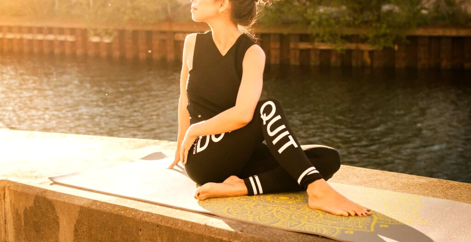 Exercițiile care includ și yoga îmbunătățesc sănătatea cardiovasculară și starea de bine