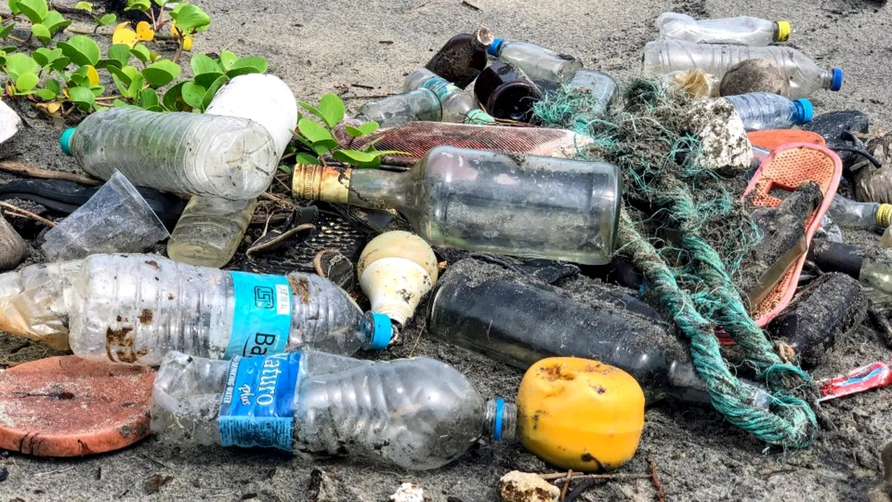 1-plastic-unsplash 
