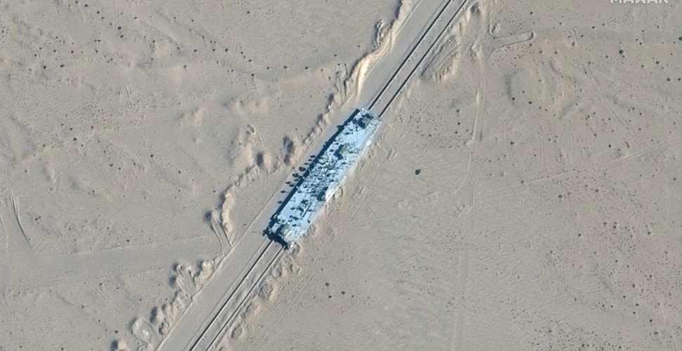 China construiește machete de nave americane în deșert. Imaginile surprinse prin satelit